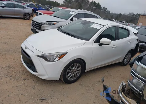 2018 Toyota Yaris Ia из США, поврежденный, VIN 3MYDLBYV5JY304177